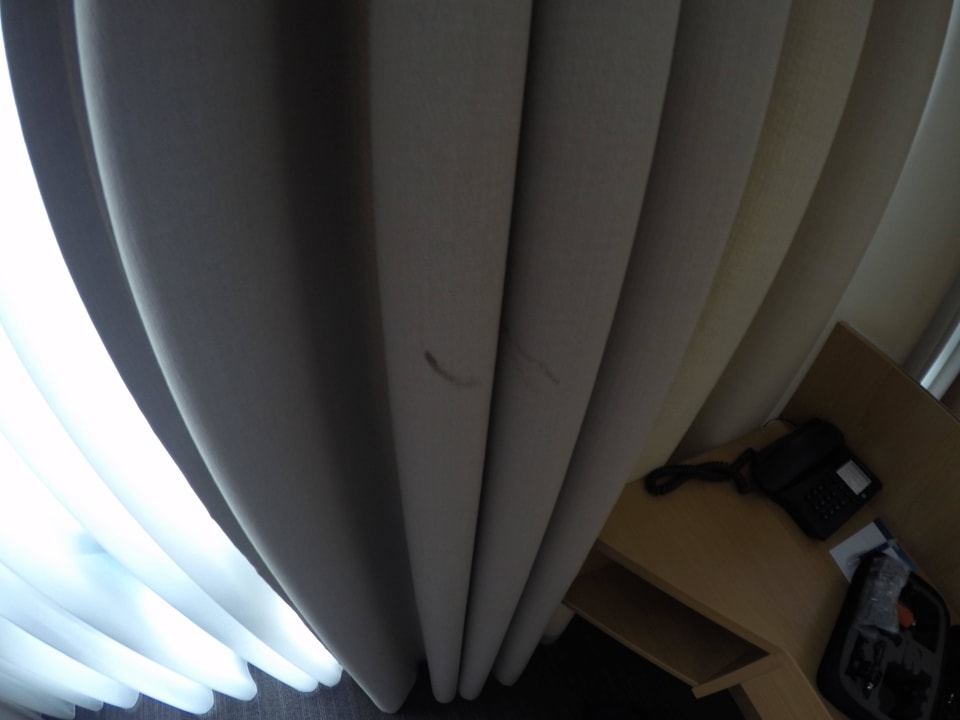 Schmutziger Vorhang Hotel NH Dortmund