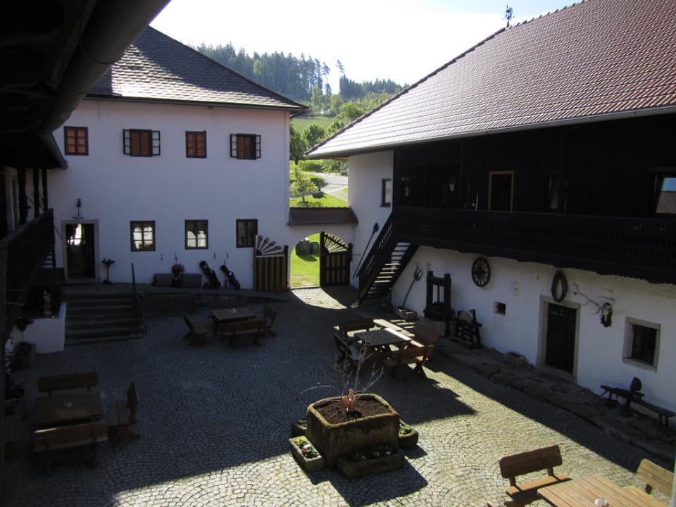 Innenhof Kleebauer Wohl.Fühl.Gut