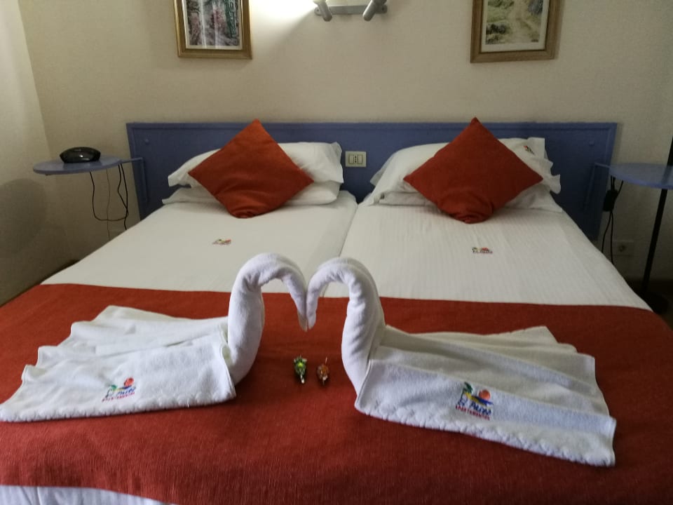 Schlafraum mit extra Fernseher. Apartamentos El Paseo