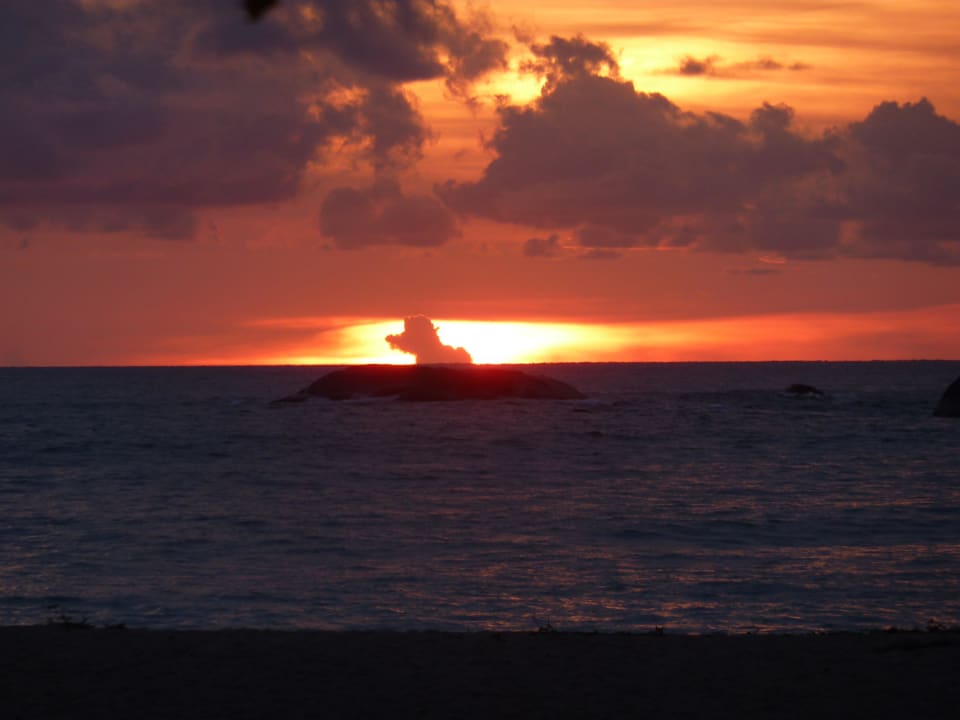 Sogenannter Drachensonnenutergang Khao Lak Merlin Resort