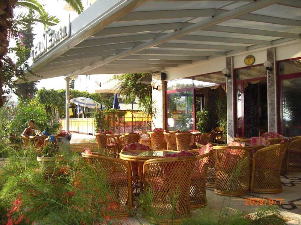 Hoteleingang Kleopatra Celine Hotel