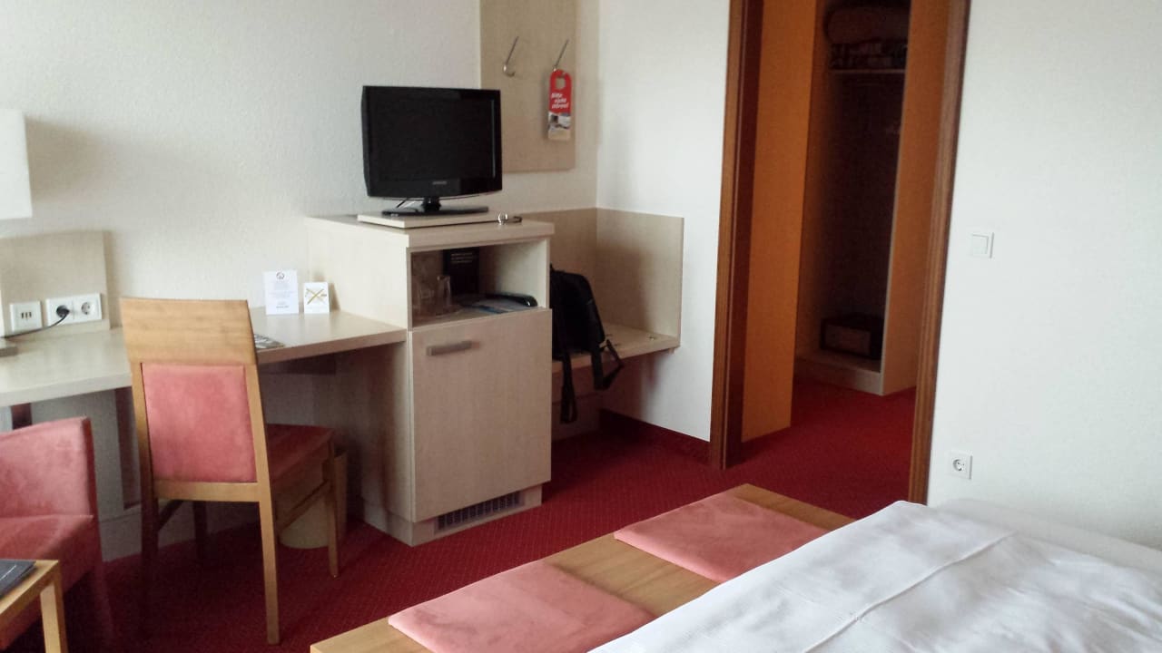 Schreibtisch, Minibar... Hotel am Kurpark