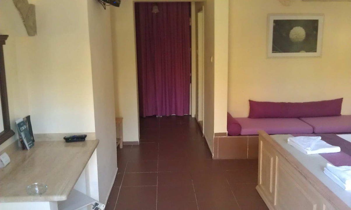 Blick in ein anderes Zimmer in den Bungalows Club Resort Atlantis