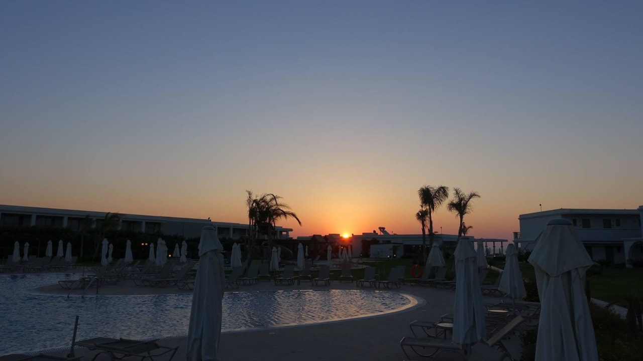 Sonnenaufgang Strand Asterias Beach Resort