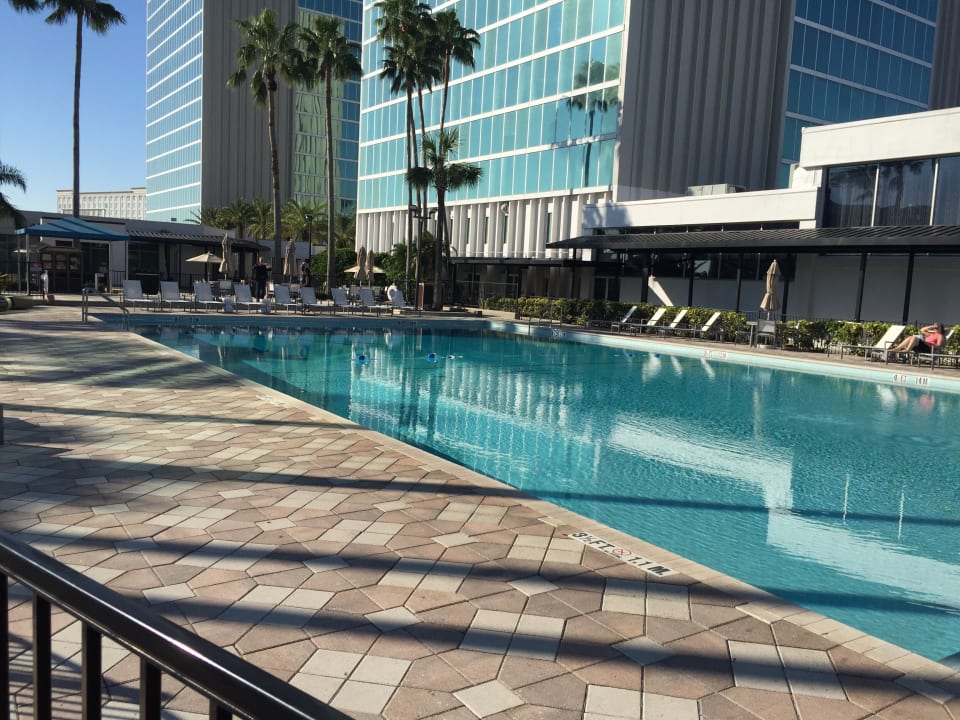 Pool Doubletree Hotel at the Entrance to Universal Orlando