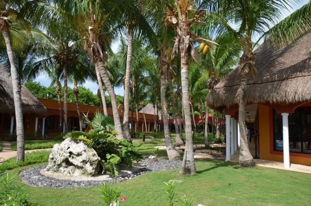 Ladenzeile Catalonia Playa Maroma