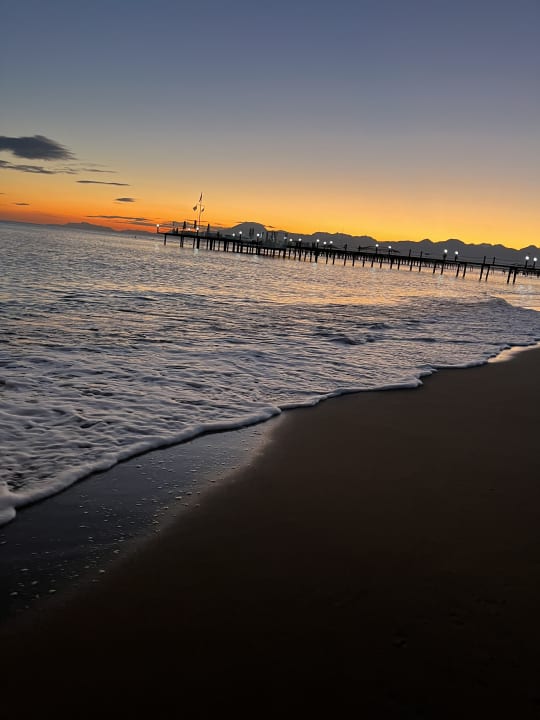 Strand Saturn Palace Resort Hotel