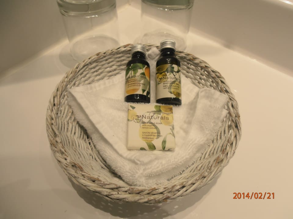 Pflegeprodukte im Körbchen Hotel Elbflorenz Dresden