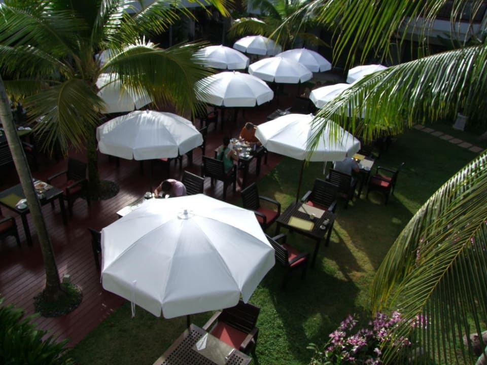 Restaurant im Außenbereich Hotel Naithonburi Beach Resort
