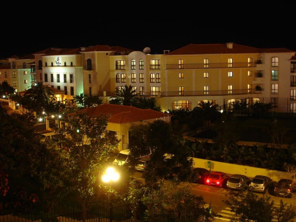 Blick auf das Porto Mare vom Hügel bei Nacht Hotel Porto Mare - PortoBay