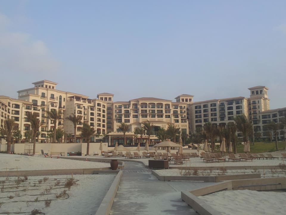 Blick vom Strand The St. Regis Saadiyat Island Resort, Abu Dhabi