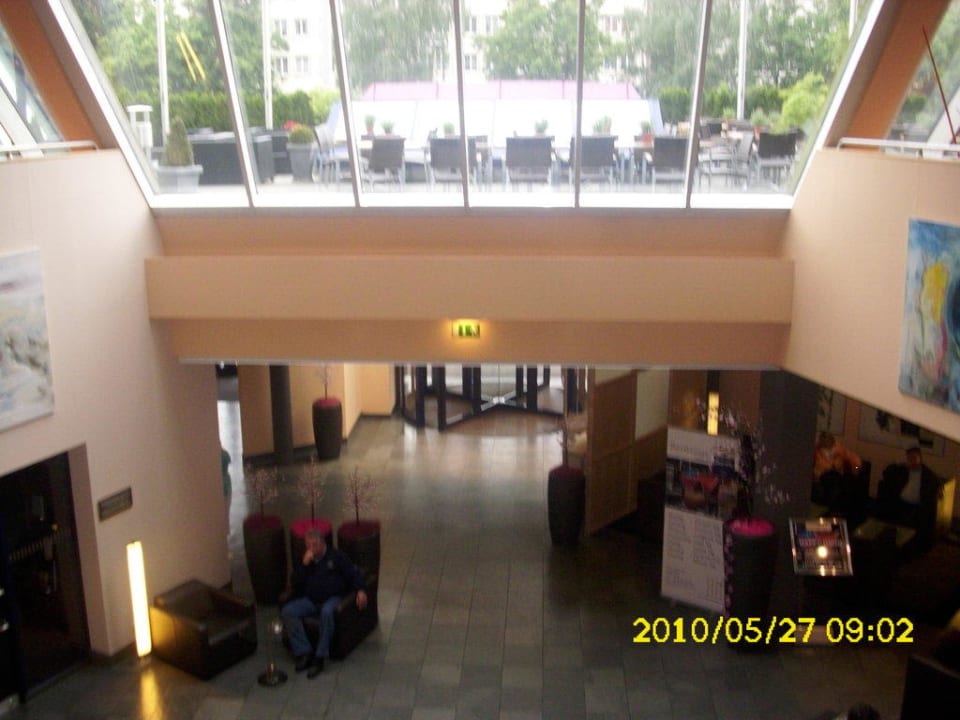 Eingangshalle (von Treppe aus) Dorint Hotel Dresden