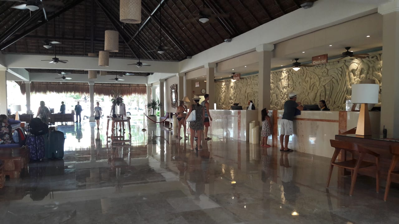 Lobby Iberostar Waves Tucan