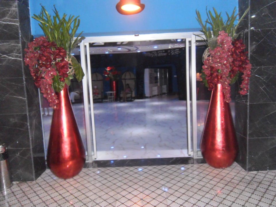 Eingang wieder hui Club Hotel Anjeliq