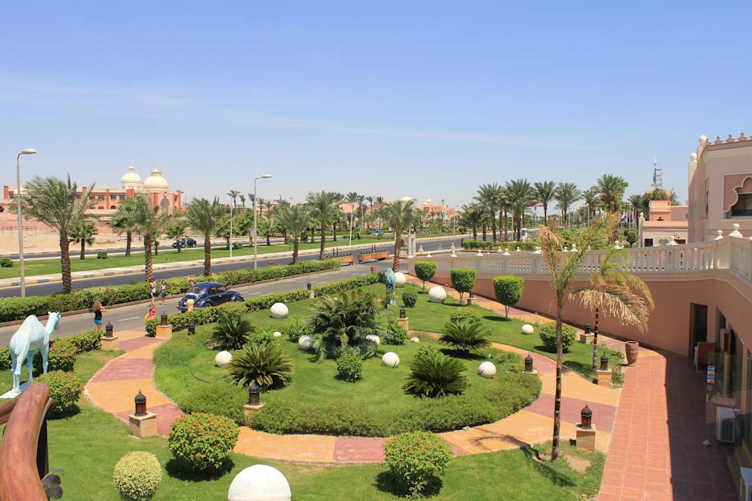 Gartenanlage vor dem Hotel Pickalbatros Palace Resort