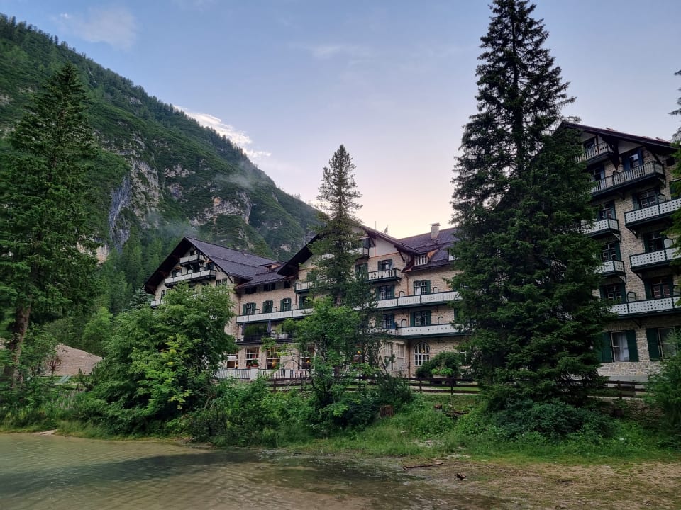Außenansicht Hotel Lago di Braies