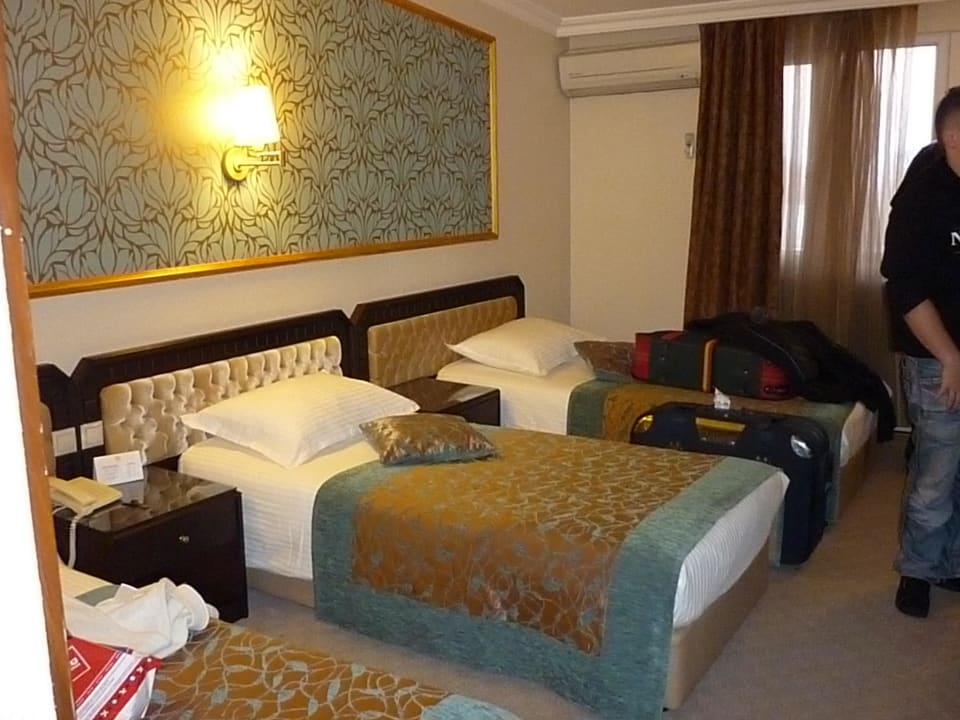 3 Bett Eckzimmer 559 Hotel Black Bird