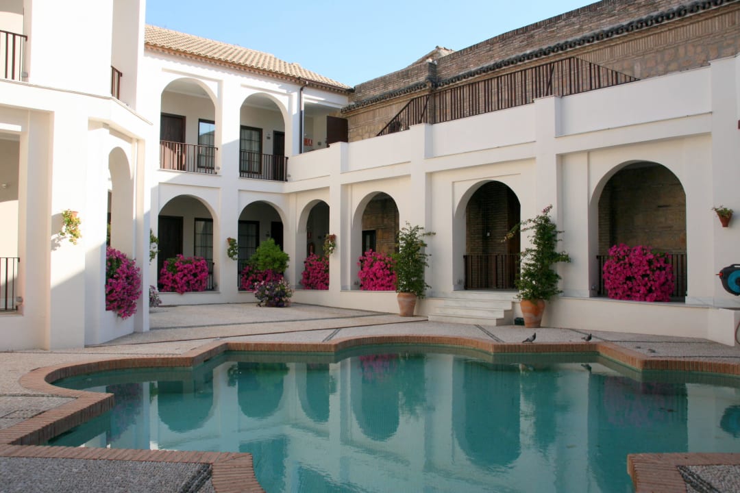 Innenhof mit Pool NH Collection Amistad Córdoba