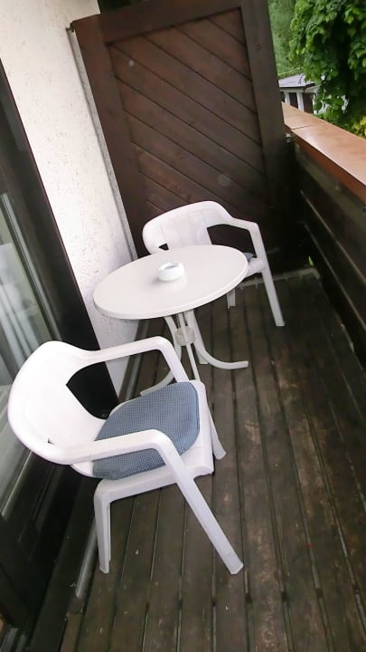 Zimmer A 118 alte schmutzige Platikmöbel Riessersee Hotel