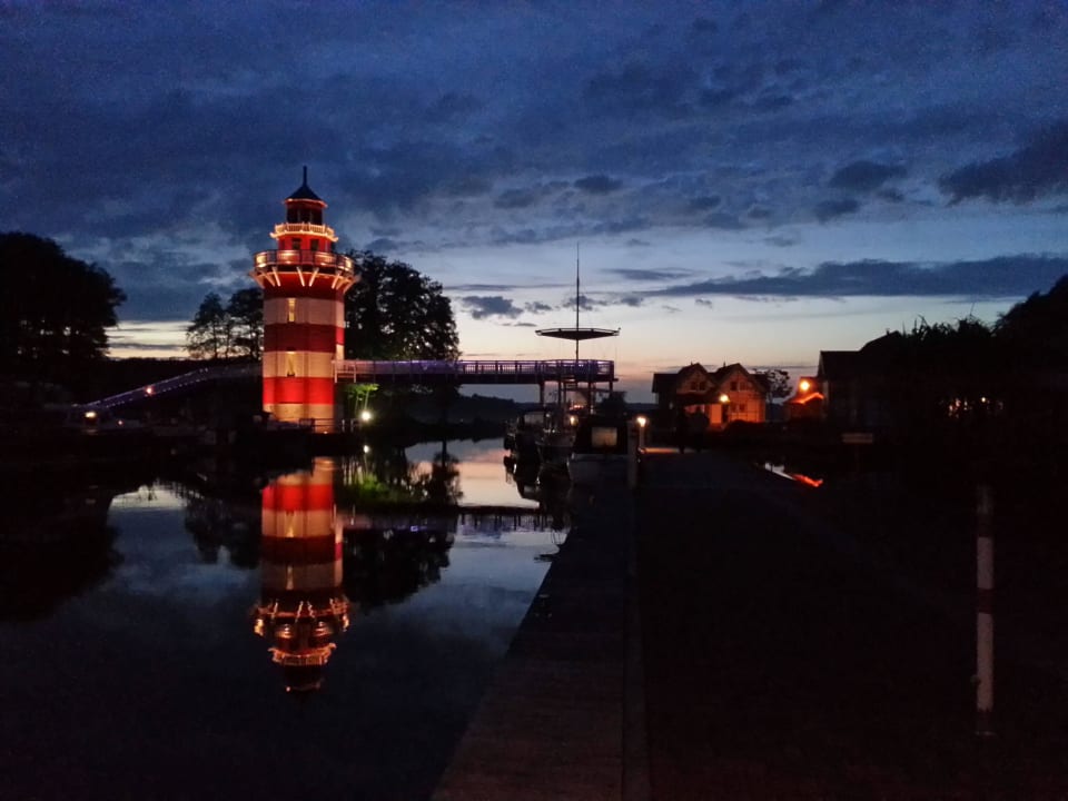 Abendstimmung im Park Hafendorf Rheinsberg