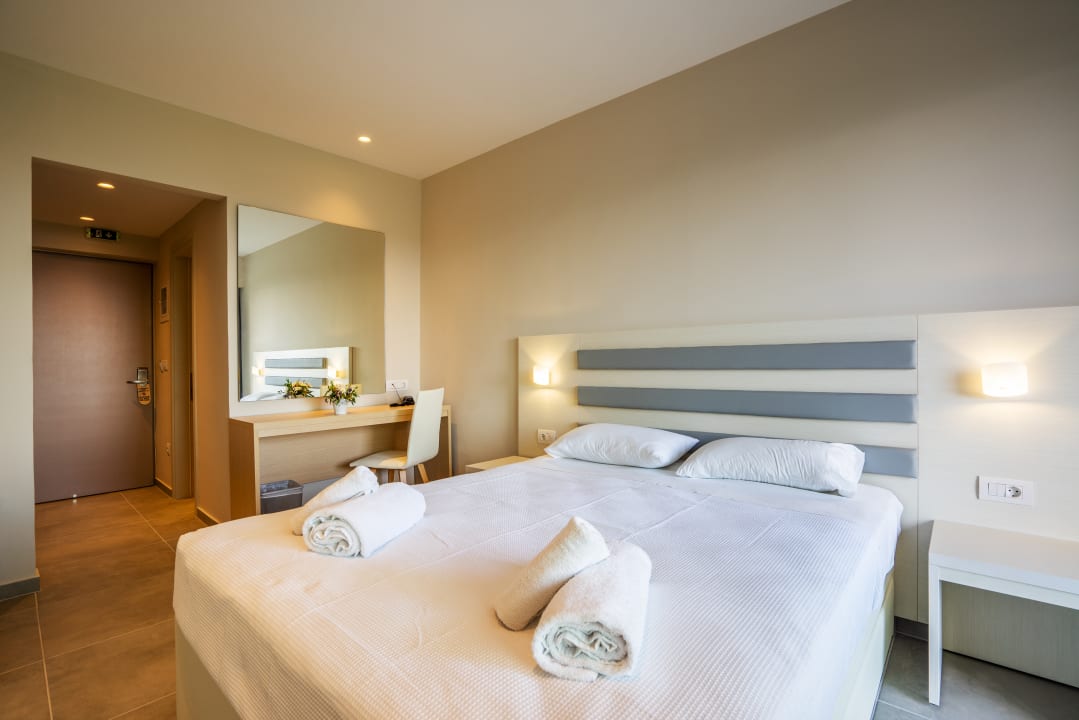 Zimmer CNic Gemini Hotel