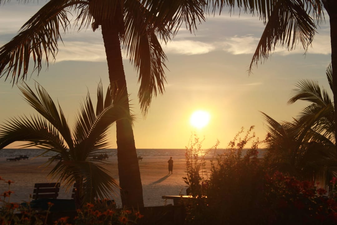 Strand Hotel Outrigger Beach Resort