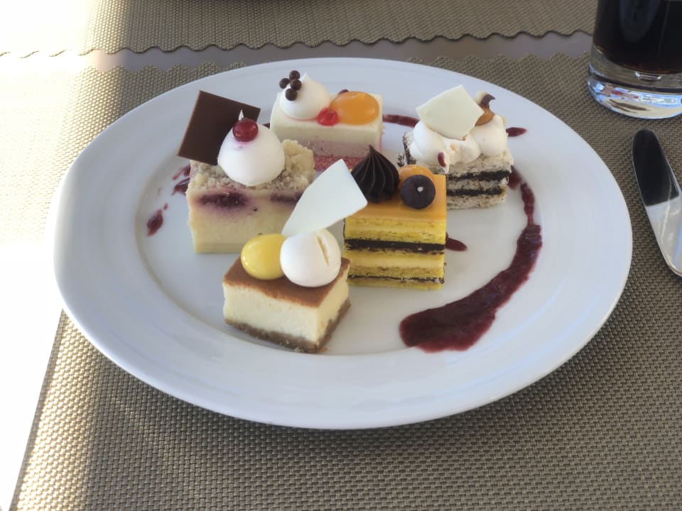 Nachtisch Acanthus Cennet Barut Collection