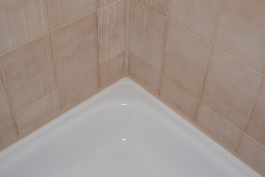 Bad Zimmer 113 auch hier haben wir reagiert Hotel Vier Jahreszeiten