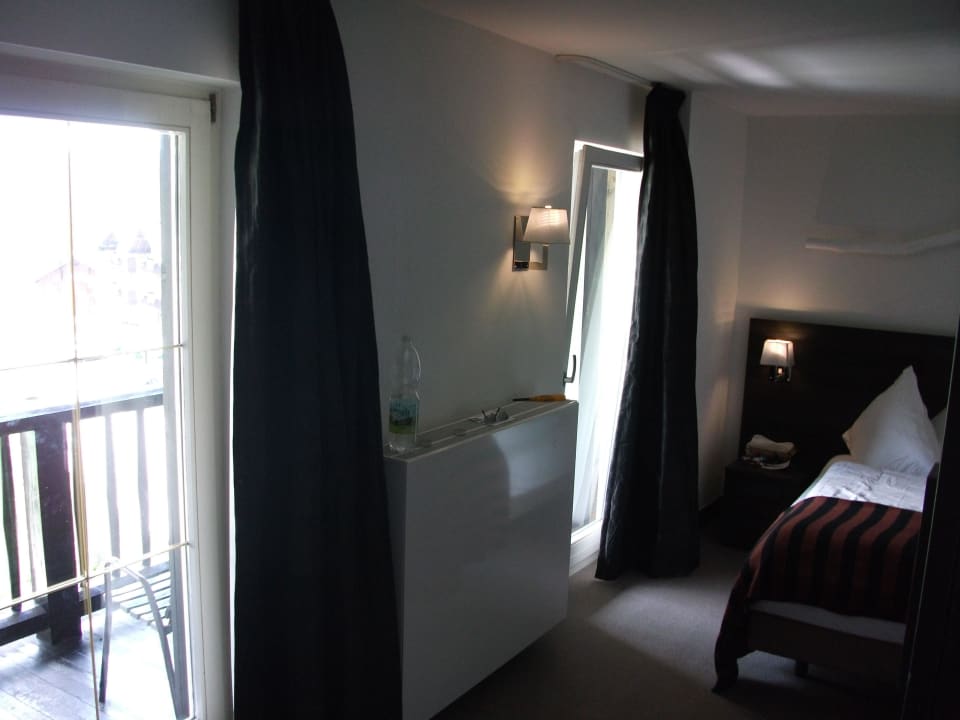 Zwei Ausgänge zum Balkon Hotel Wetterstein