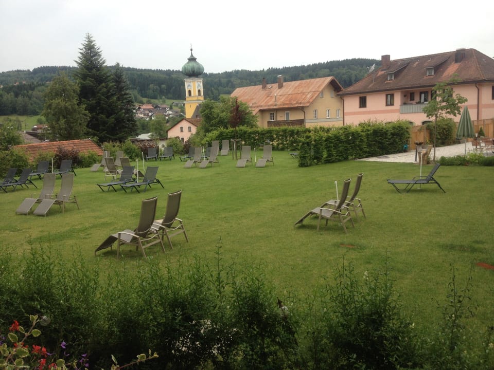 Blick auf die Liegewiese Eibl-Brunner