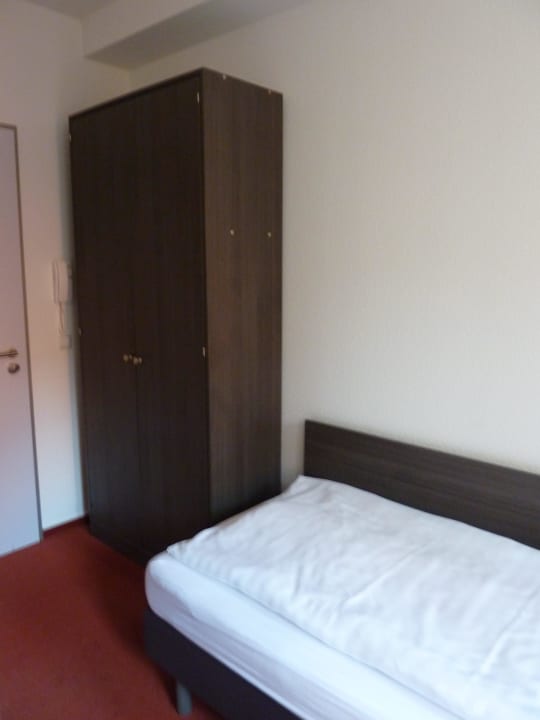 Einzelzimmer mit Bad Internationales Studierendenhotel Stuttgart