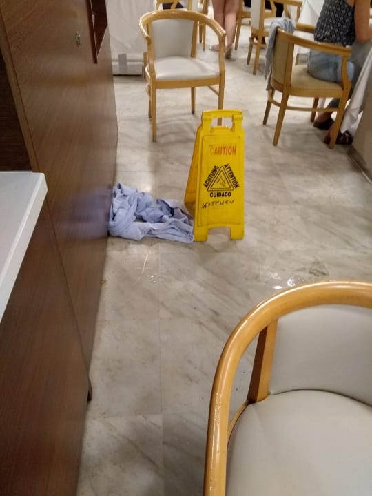 Wasserschade im Büffet Restaurant Riviera Spa Resort - Adults Only