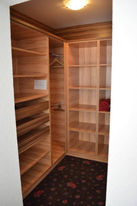Begehbarer Schrank, Arnika Gasthof Felsenstüberl