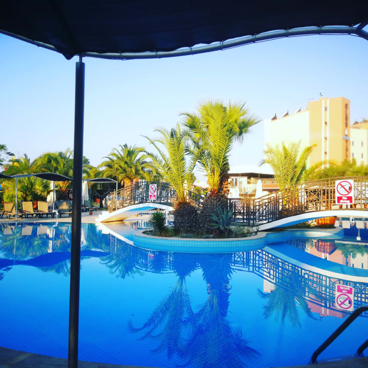 Pool Club Yali Hotels & Resort