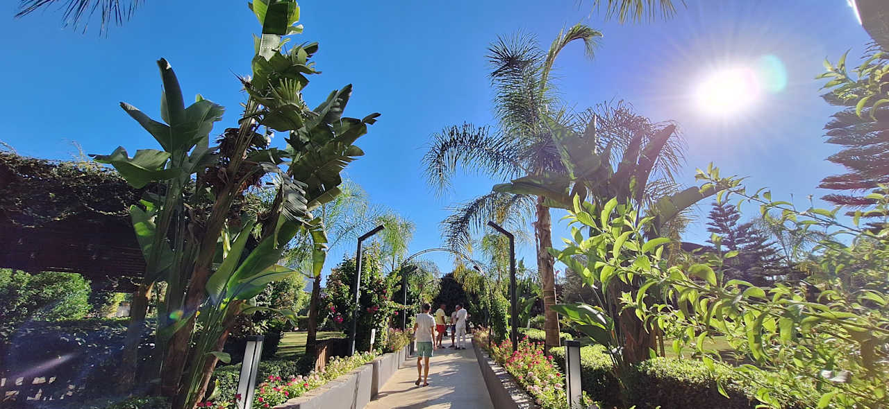 Gartenanlage Arnor de Luxe Hotel & Spa