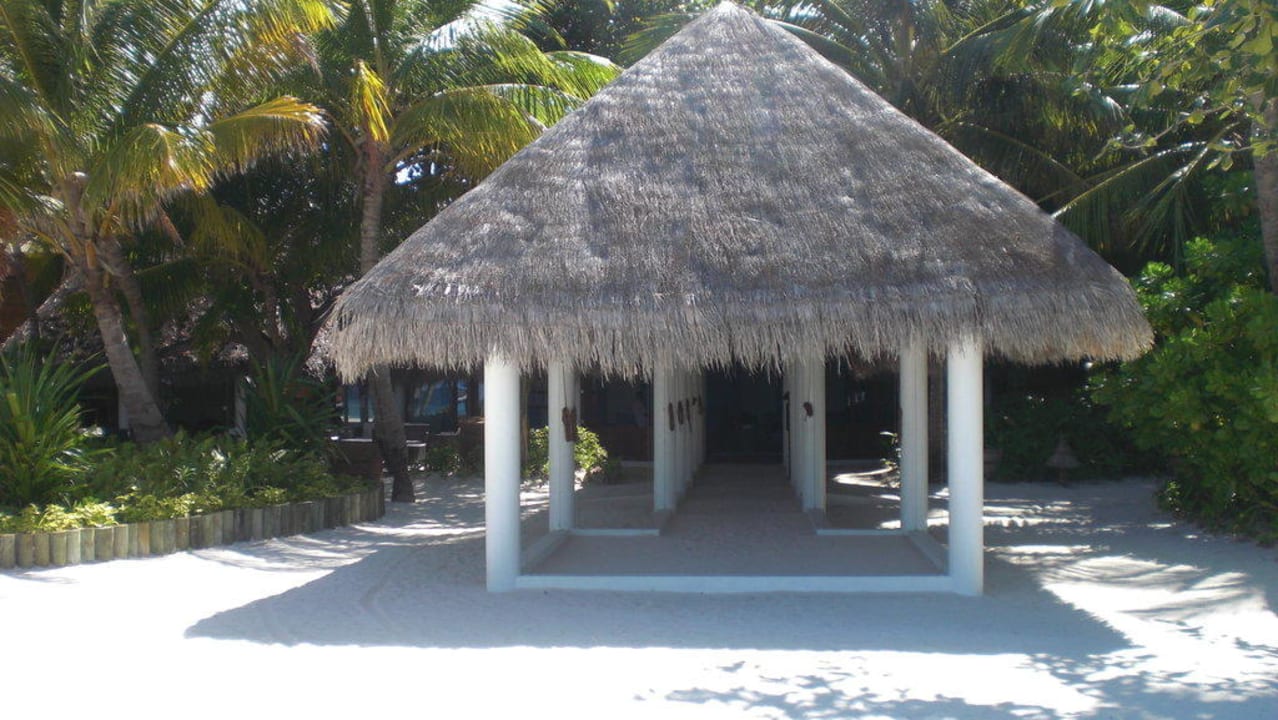 Eingang zur Rezeption Veligandu Maldives Resort Island