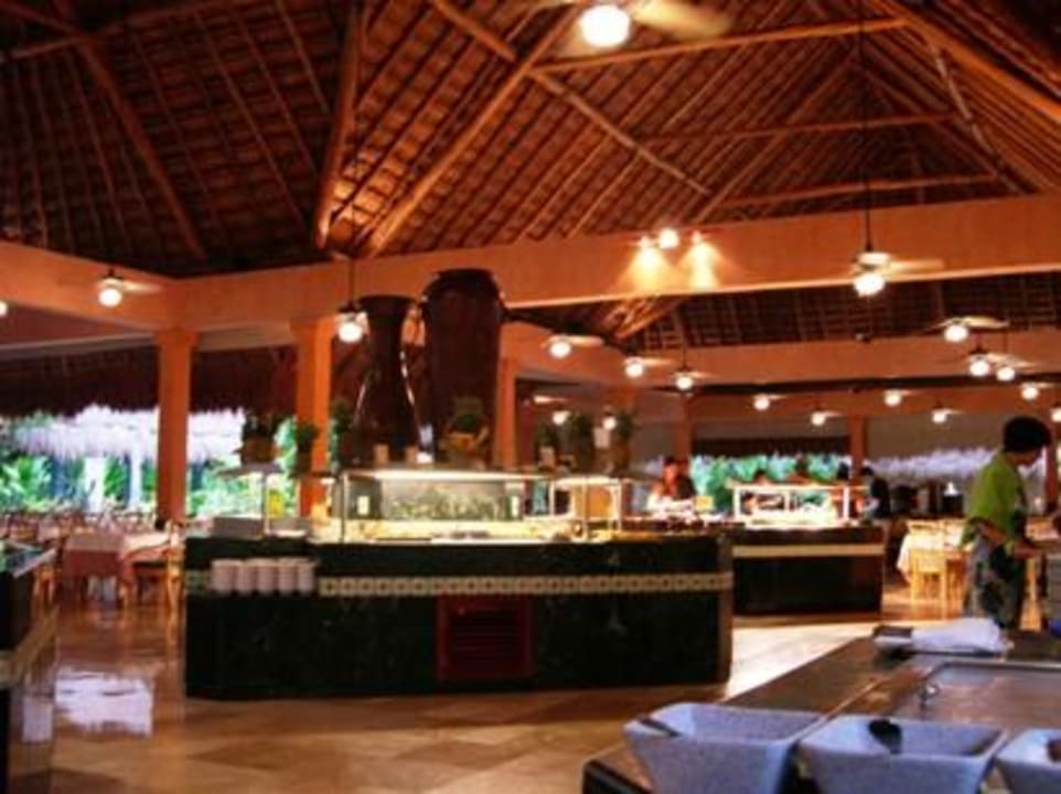 Ein kleiner Teil des reichhaltigen Buffets Iberostar Waves Tucan