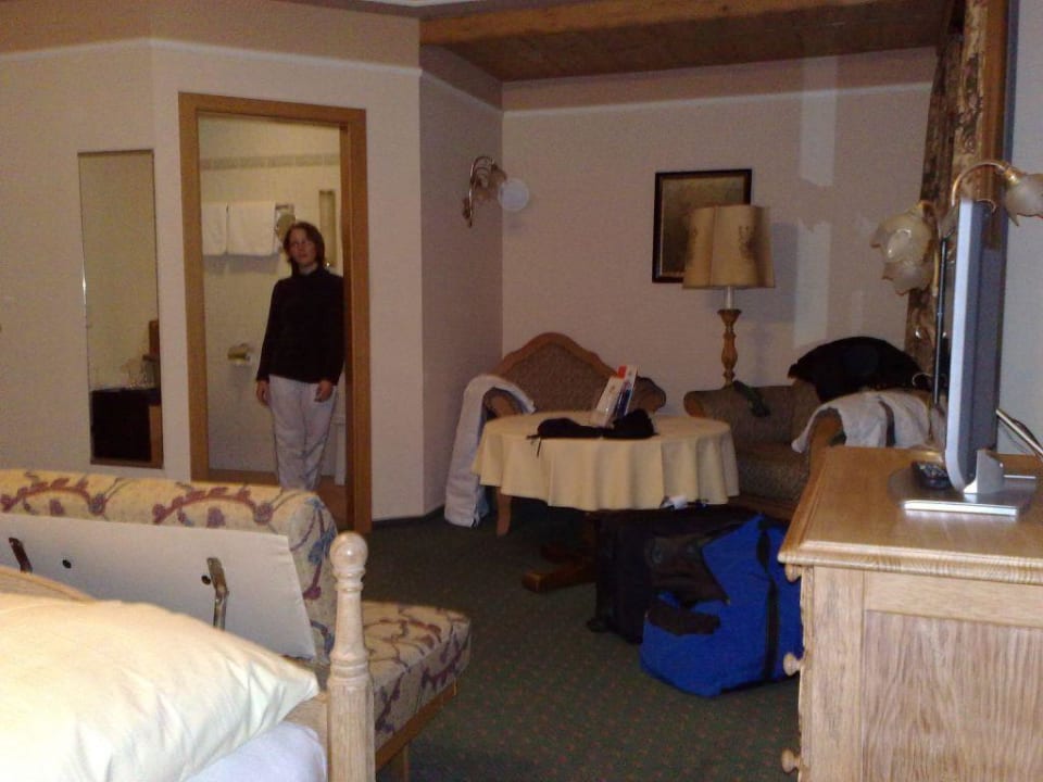 Sitzecke und Zugang zum Bad Hotel Edelweiss Garni