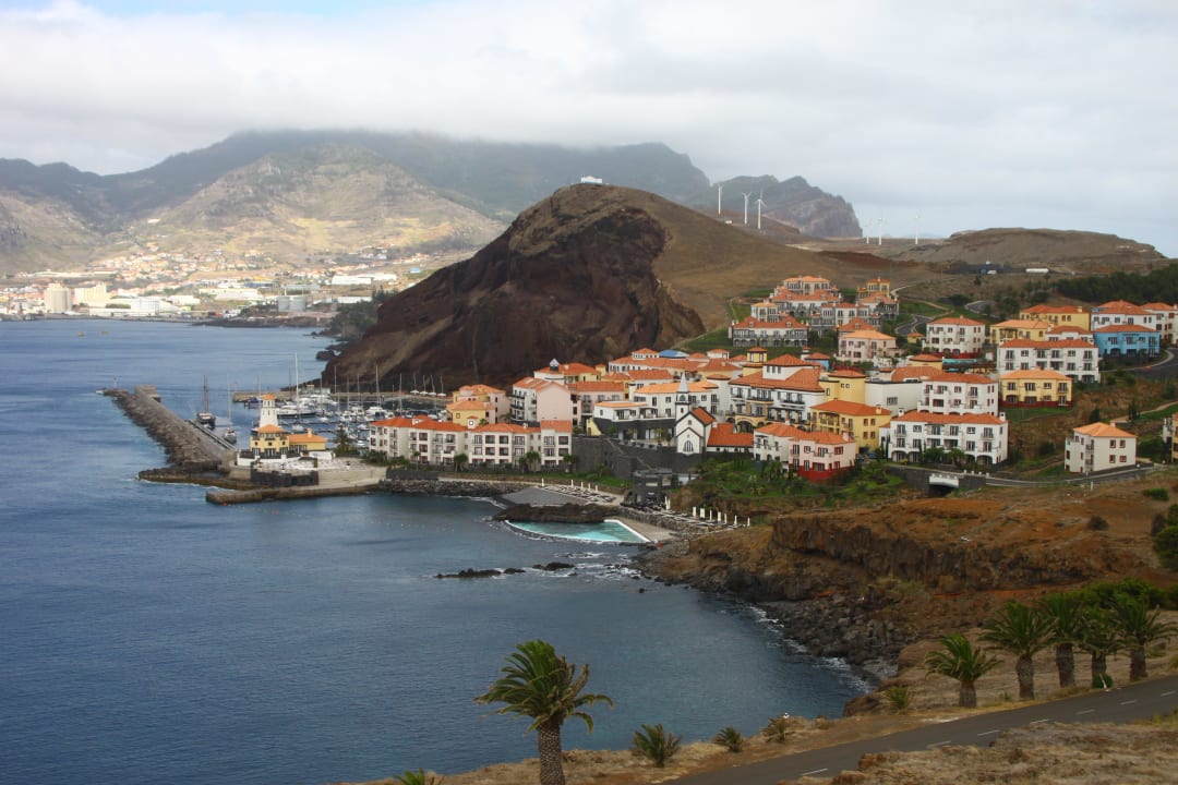 Blick vom Berg auf die Anlage Dreams Madeira Resort & Spa