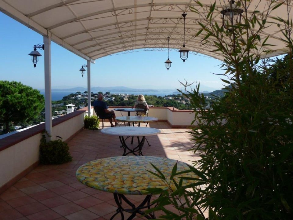 Bei schönem Wetter gibts hier das Frühstück. Poggio Aragosta