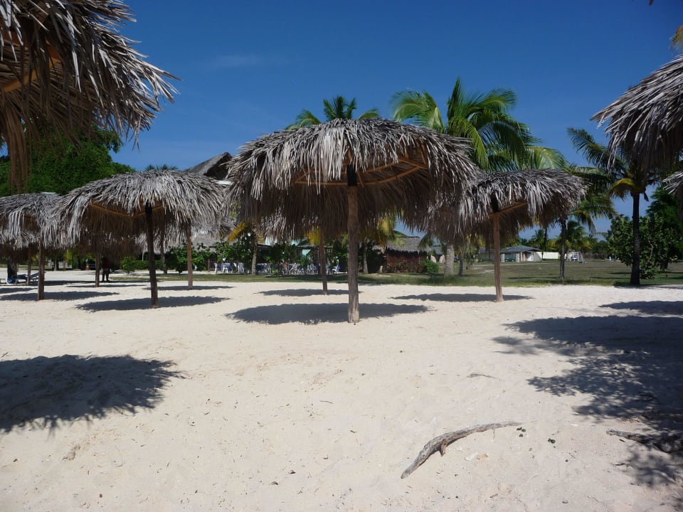 Sonnenschirme Hotel Playa Pesquero