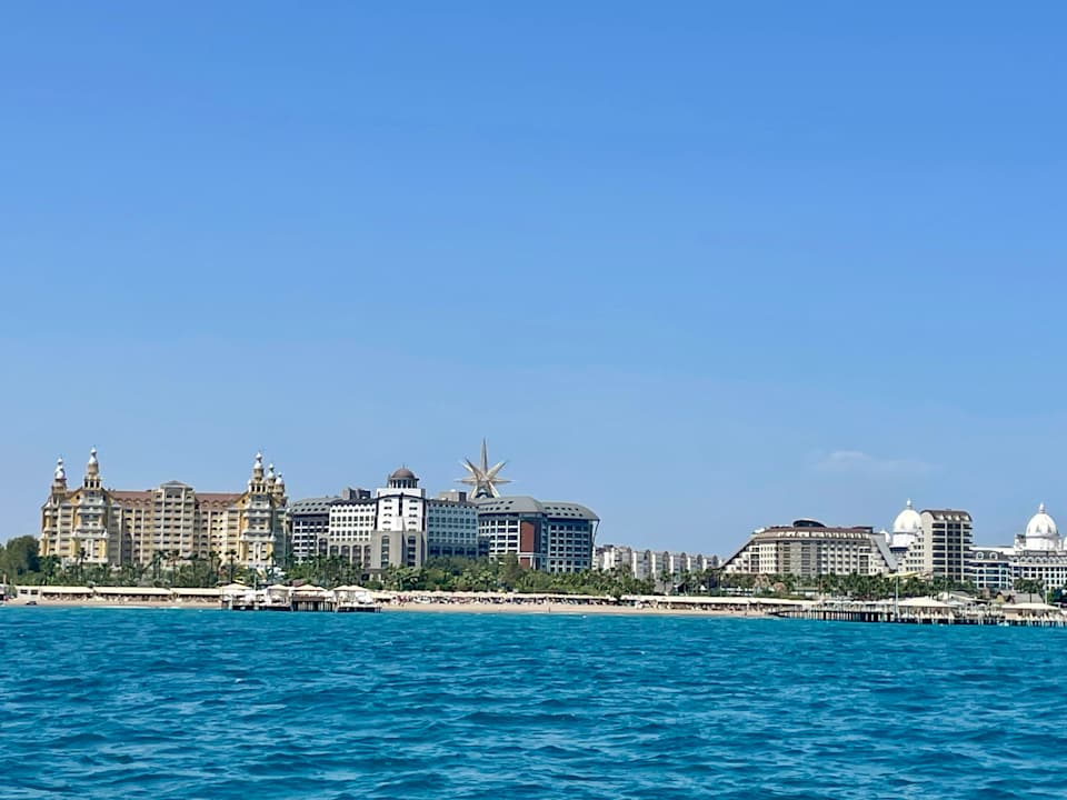 Außenansicht Saturn Palace Resort Hotel