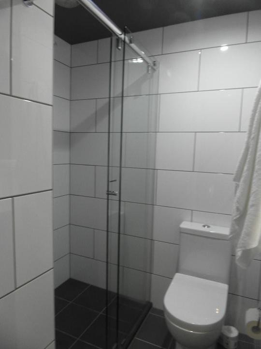 The bathroom ibis Melbourne Swanston Street