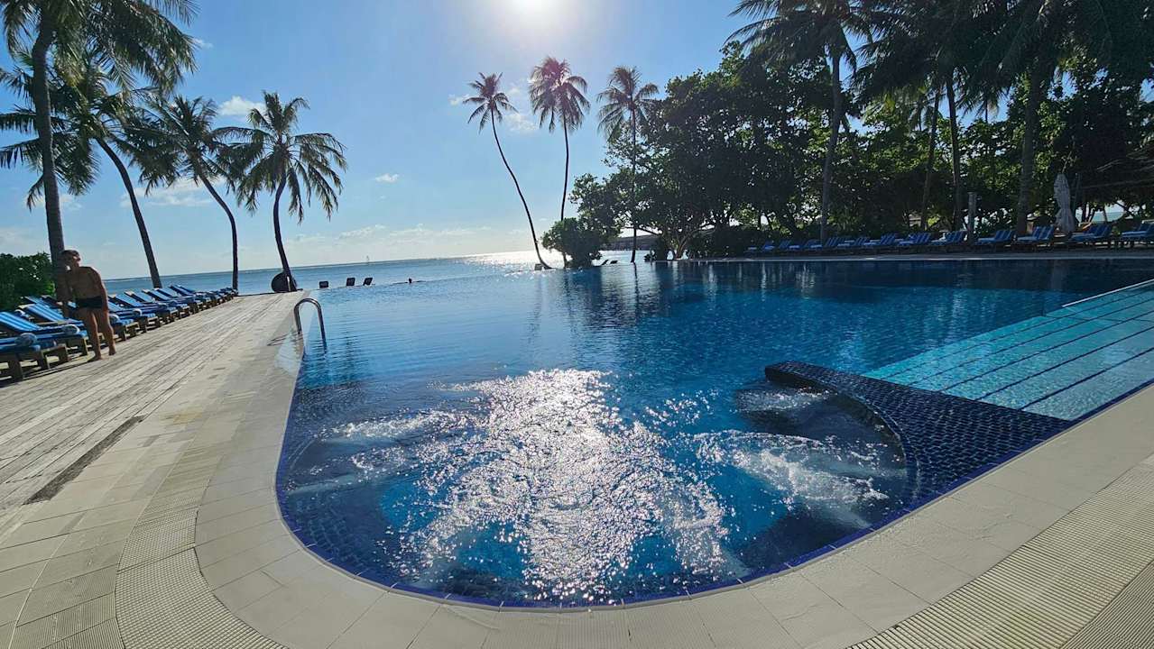 Pool Meeru Maldives Resort Island