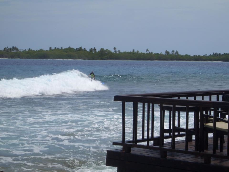 Surfer vor der Bar Cinnamon Dhonveli Maldives
