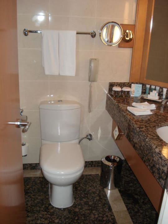 Bad mit Badewanne (sorry fuer das Querformat) Ankara HiltonSA