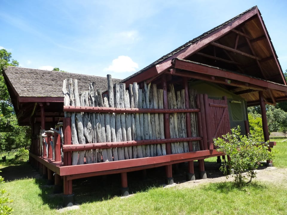 Seitenansicht des Zeltes/Stelzenhauses Royal Mara Safari Lodge