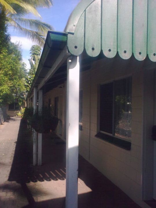 Meist ein- oder zweistöckige Gebäude Cairns Colonial Club Resort