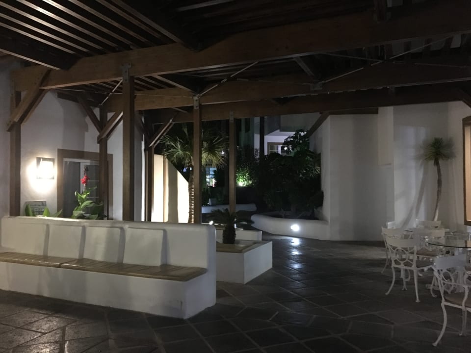 Gartenanlage Apartamentos LIVVO Morromar