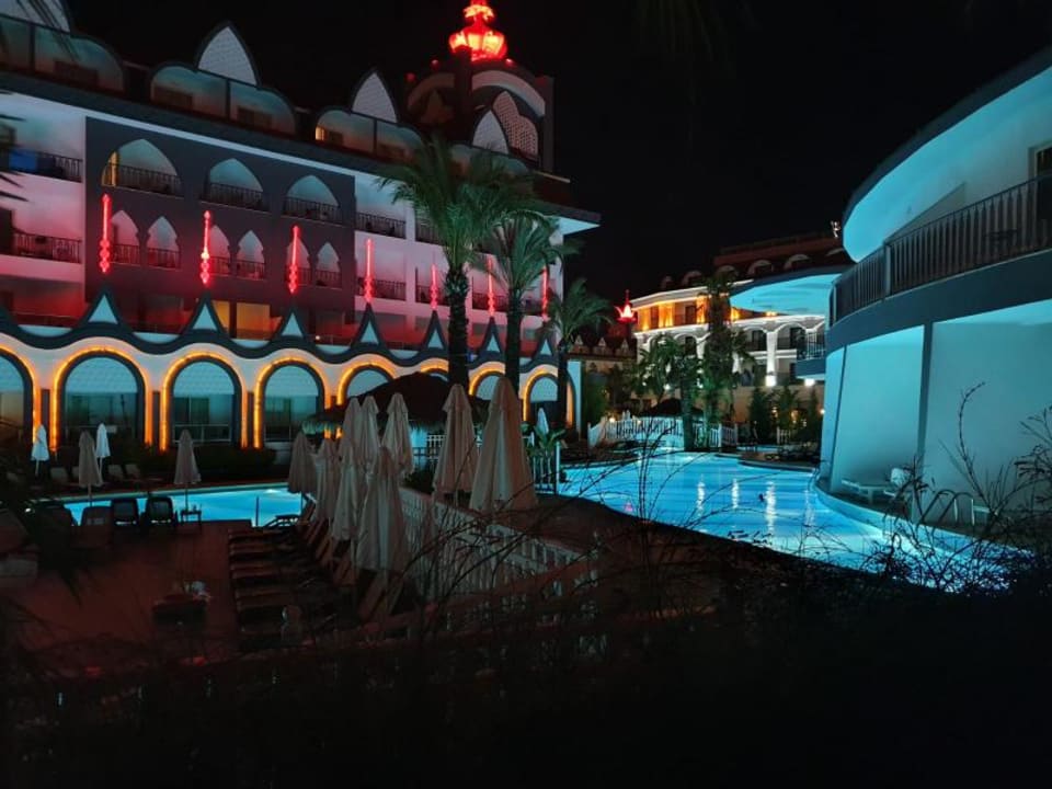 Pool Well Palace Side